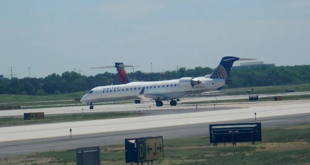 Bombardier CRJ700 LR