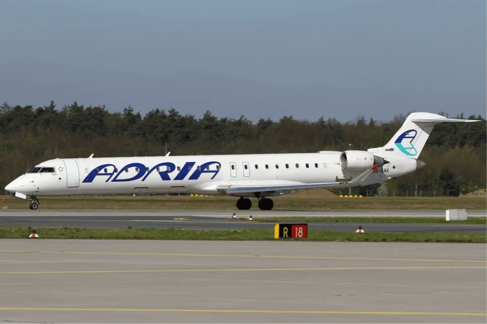 Bombardier CRJ 900 Guía y especificaciones: Dimensiones, Precio, Problemas